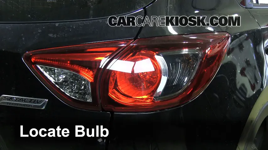2013 Mazda CX-5 Sport 2.0L 4 Cyl. Éclairage Feux de marche arrière (remplacer une ampoule)